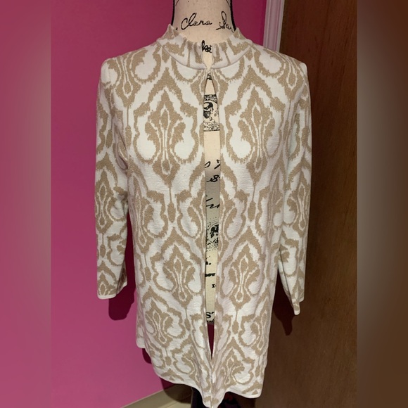 Chico's Damask Knit Cardigan EUC size Medium - Picture 2 of 6